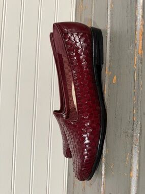 Trotters Woven Leather Loafers in Burgundy